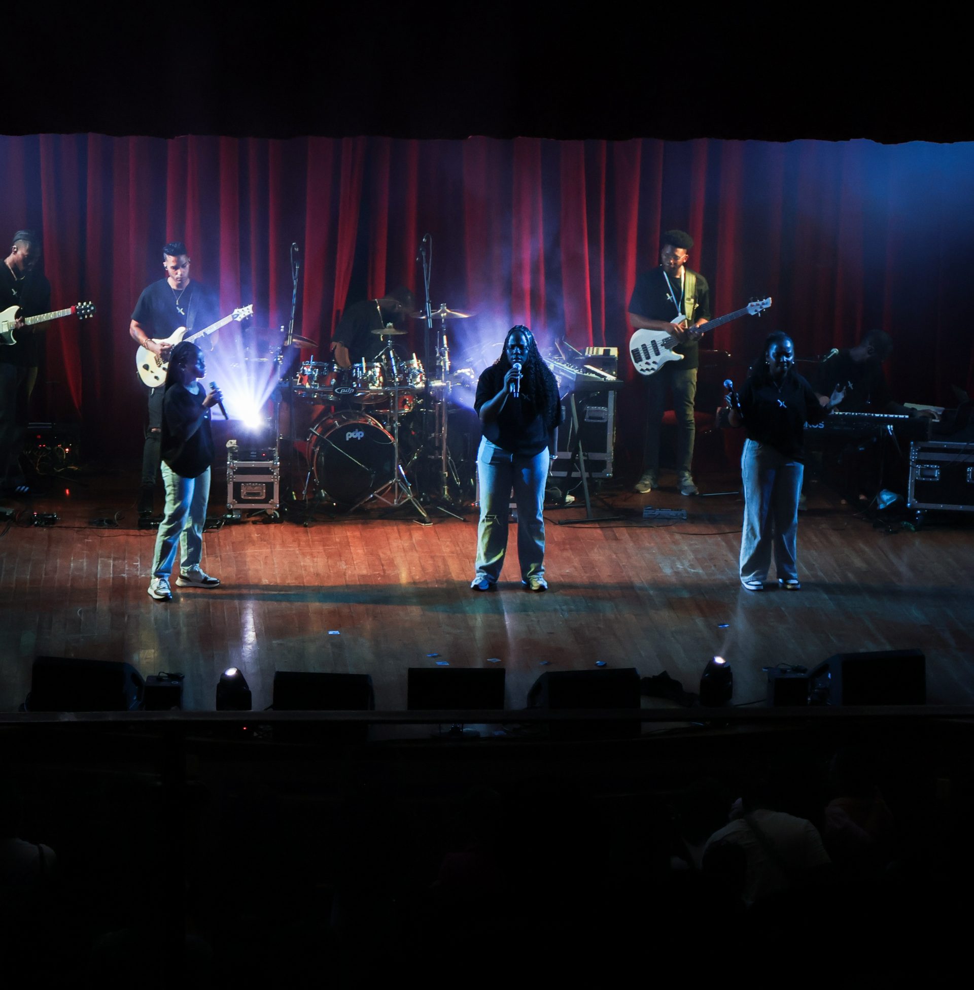 The full Champion band and singers on the main stage